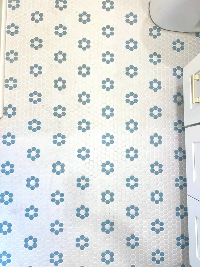 Patterned tile flooring
